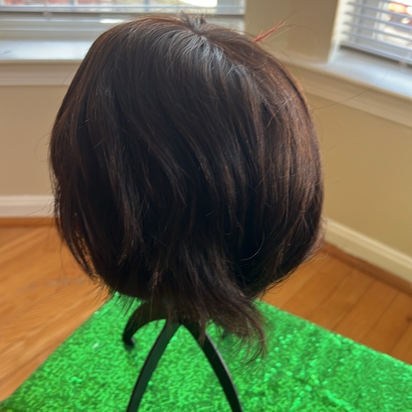 Short wig - Picture 2 of 3